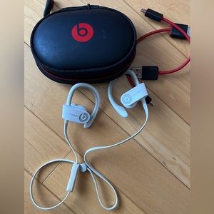 Power Beats 3 Wireless in Ear Headphones
